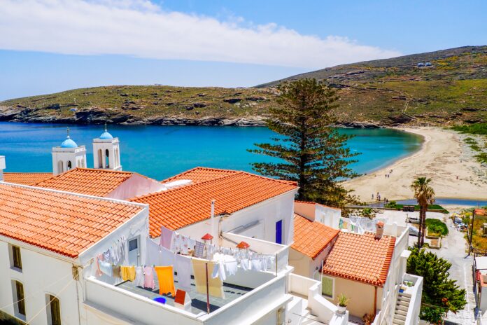 l'île d’Andros voisinne de l’île de Kéa